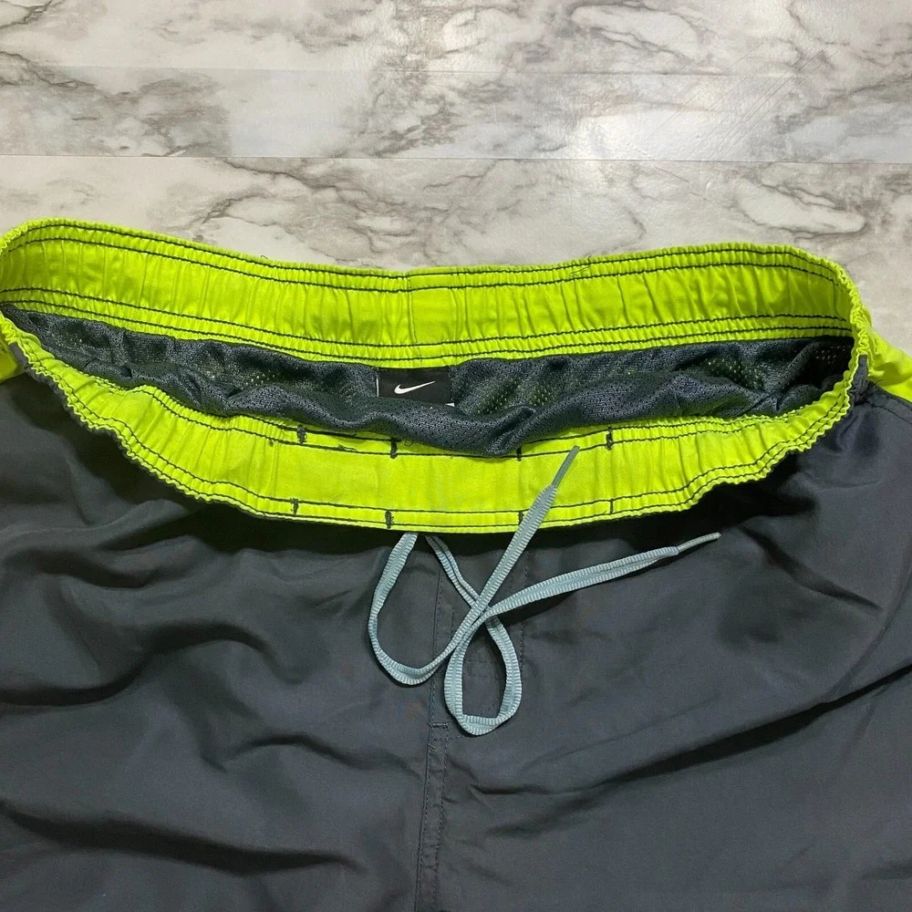 Nike Better World Men's Board Shorts Swim Trunks Size L Black Neon Lined Pockets